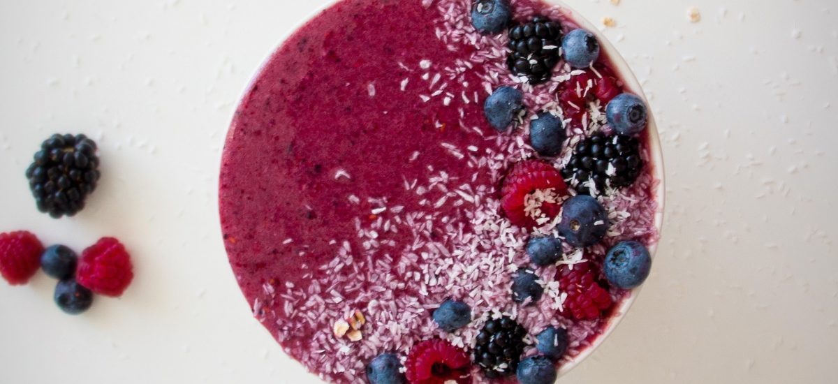 4-ingredient berry smoothie bowl