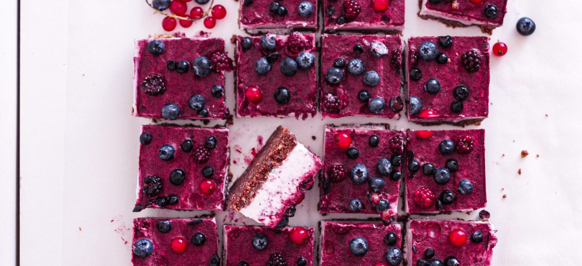 No bake berry cheesecake bars
