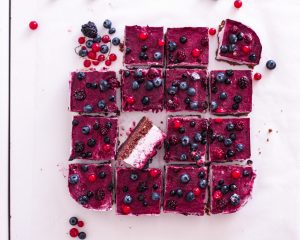 No-bake sugar-free berry cheesecake bars