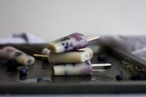 4-ingredient berry coconut popsicles