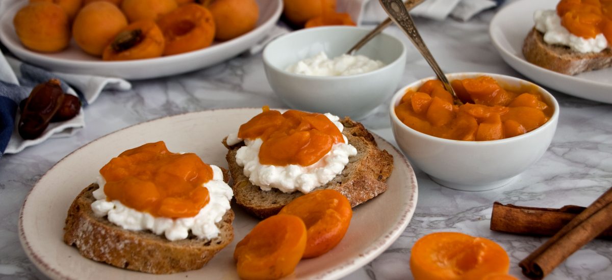 4-ingredient sugar-free apricot jam