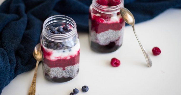 Budincă de Chia cu Fructe de Pădure