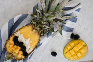 Smoothie Tropical Piña Colada în ananas