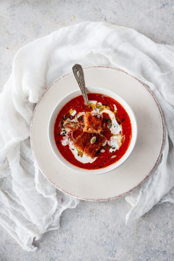 Supă de roșii cu ardei copt
