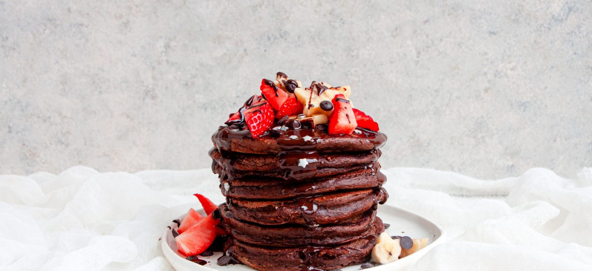 Pancakes cu ciocolată, banană și fulgi de ovăz